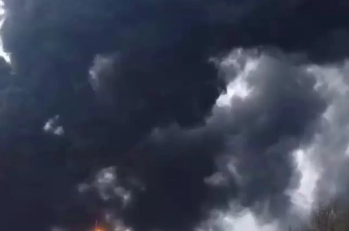    Огонь стеной.