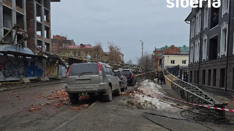     Кран на стройке MASH