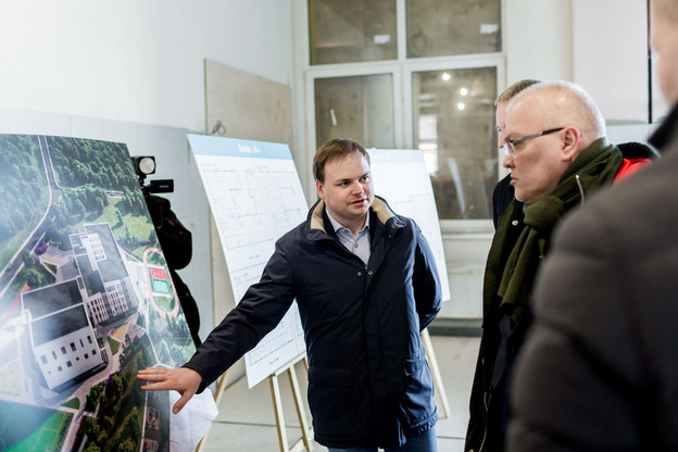    Застройщик «Кировский ССК» представил губернатору новые школы в Урванцево и Слободе Курочкины