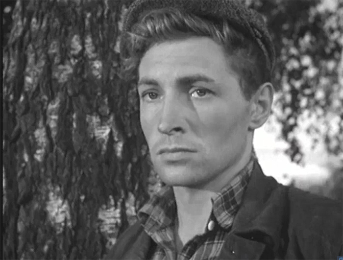 Вячеслав Тихонов в роли Матвея Морозова в фильме "Дело было в Пенькове" (изображение с сайта www.kino-teatr.ru)