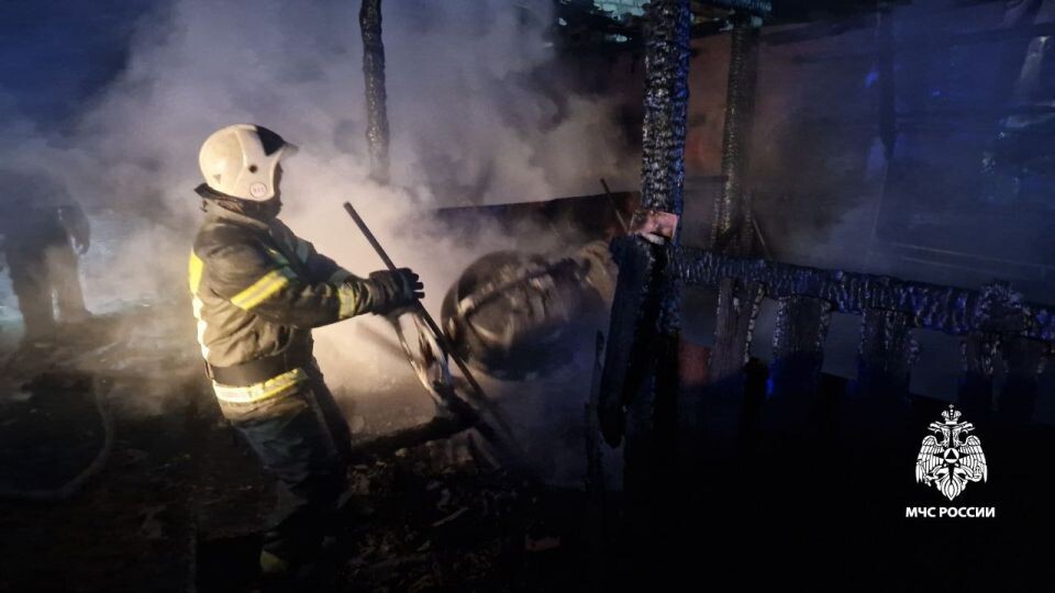    Пожар в селе Кызыл-Озек. Источник: ГУ МЧС России по Республике Алтай