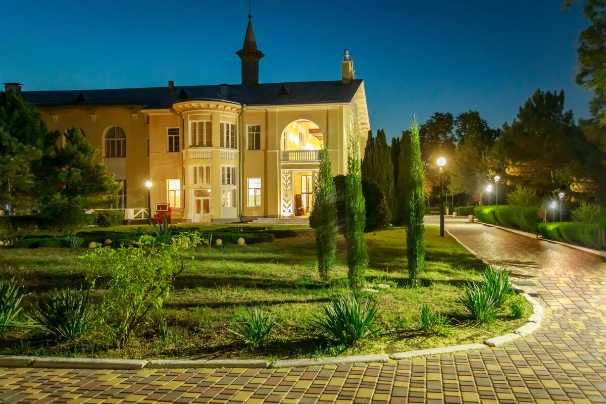 Изображение из источника https://romanova-park-hotel.ru/dl_images/pages/main-pageID5-img6.jpg