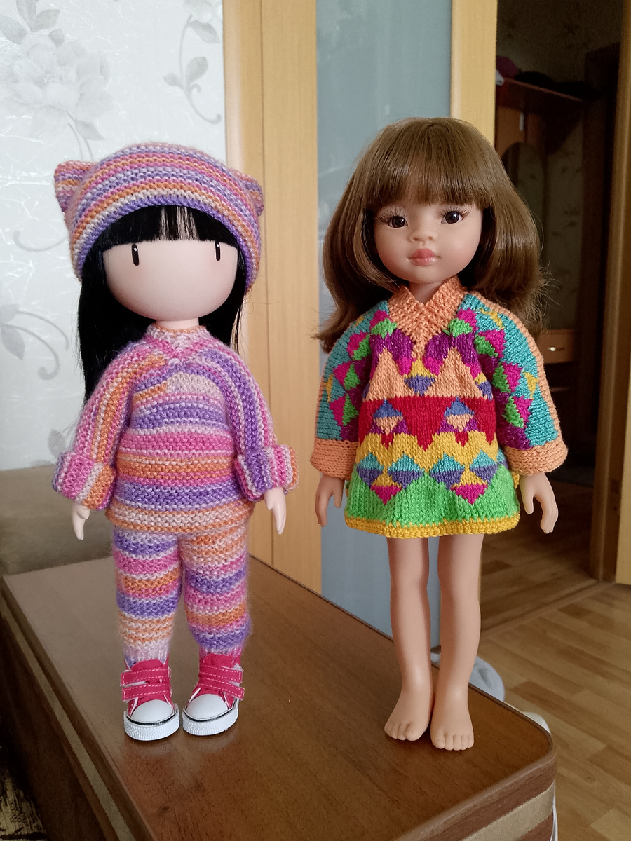 Аннетка и Малинка . Старая кукла в новом костюме и новая в старом.