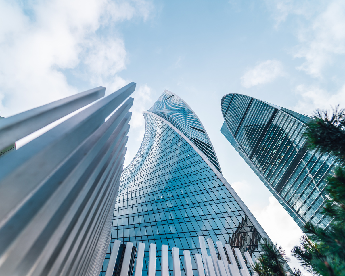 Здания небоскребов Москва-сити в Москве. 