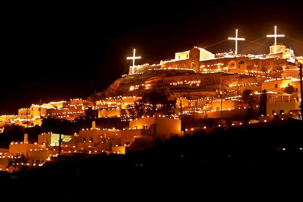 Пасха в деревне Пиргос на Санторини