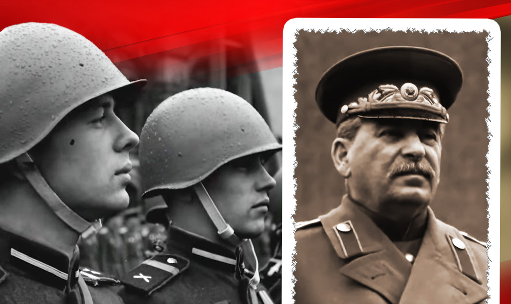 В ожидании парада замерли бойцы-герои / Сталин на трибуне Мавзолея