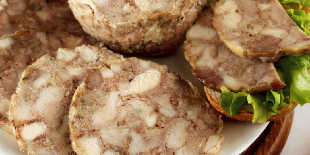 Праздничная ветчина, которую легко приготовить без ветчинницы: с натуральным вкусом и плотной нарезкой