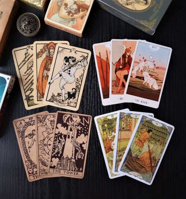 Ответ смотрим на колодах "Таро Федора Павлова", "Таро Белого божества", "Таро Нео Райдер", "Золотое таро Арт-Нуво"