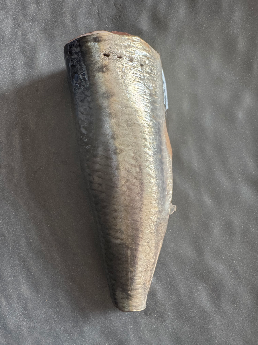 Мой любимый источник омеги - сардины Иваси специального посола. Это пресервы. Важно, когда у вас источник жирненький и с таким количеством соли, ничего другого не солите в этот день, и баланс сохранится. Я обычно к ним пеку ржаной или многозерновой хлебушек и тарелку помытых огурцов и очищенной моркови без соли и масла подаю. Так и каротин тоже усвоится на ура. Но я использую разные источники, а не один и тот же постоянно.