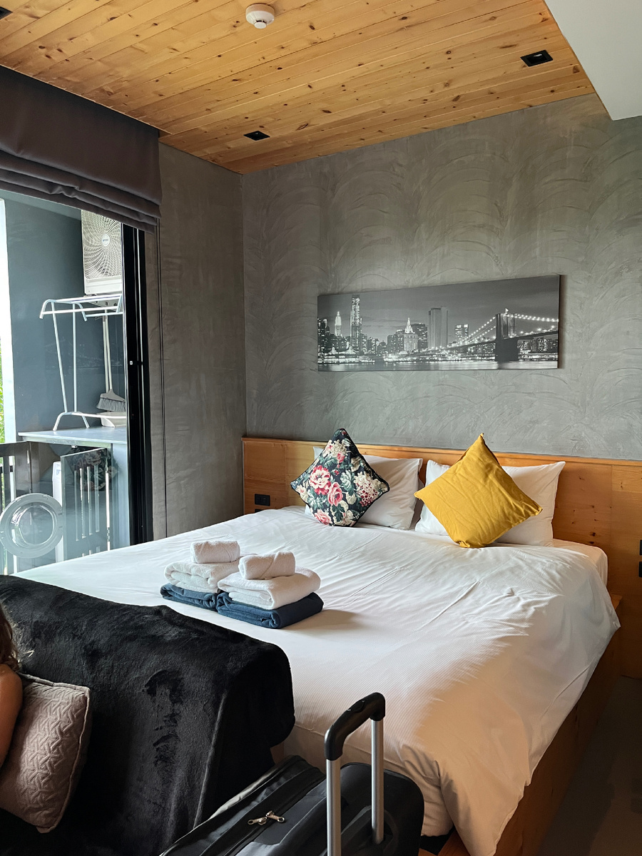 Наша первая остановка в Кондо - так в Таиланде называют жилой комплекс, где есть спортзал и часто бассейн