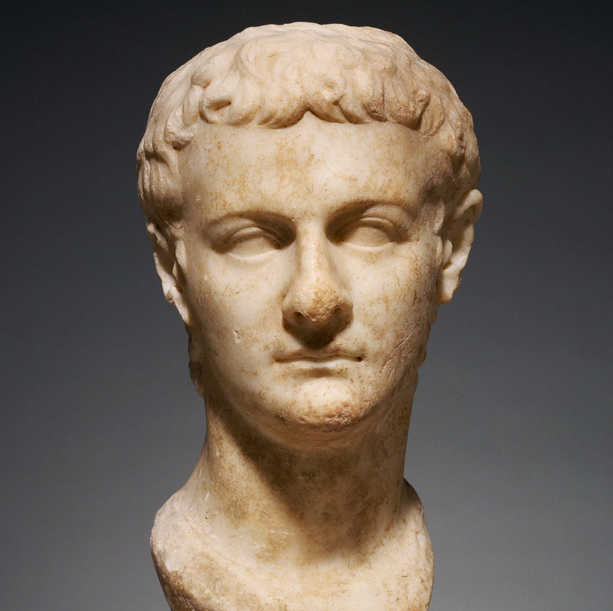 бюст императора Калигулы 