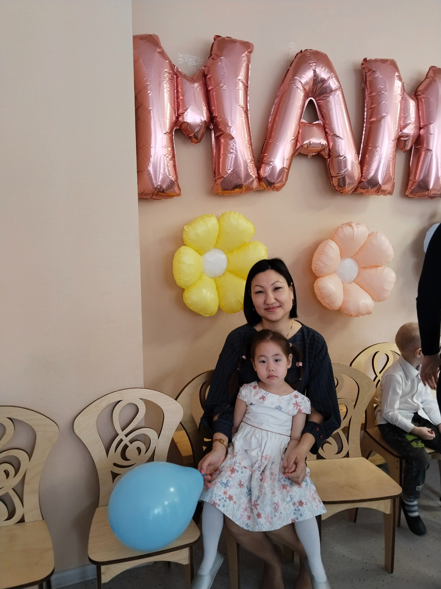 Запоздалый утренник, посвященный Женскому дню.20 марта .  Многие дети в начале марта  болели. В группе был карантин.  