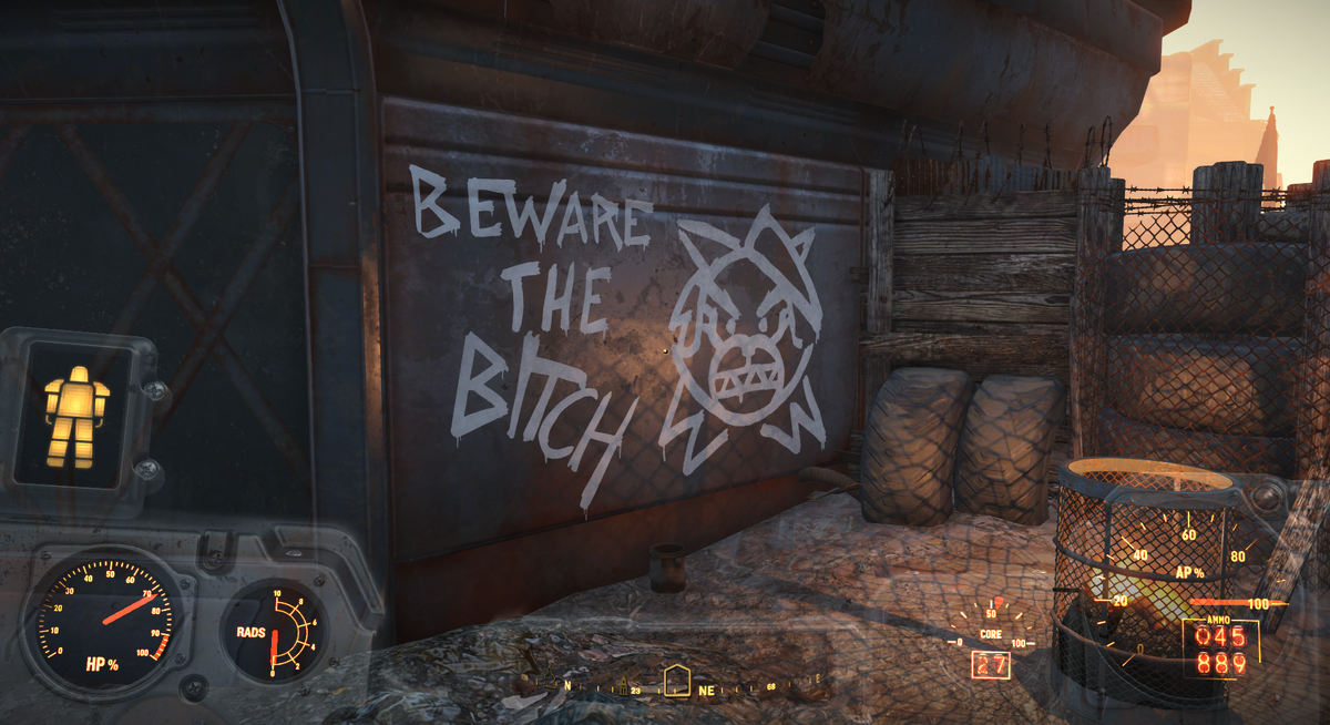 И за оградой на набережной возле кафе вас будут ждать аниматроники. 