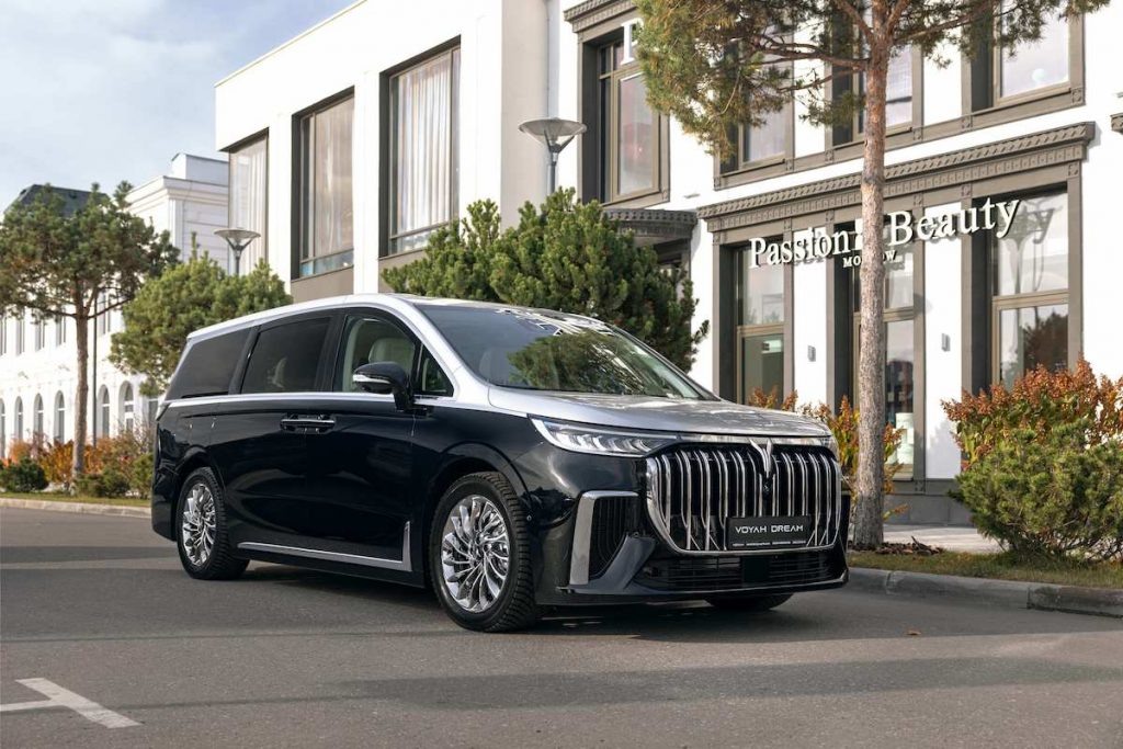 Гибридный минивэн Voyah Dream PHEV Long Range в России.