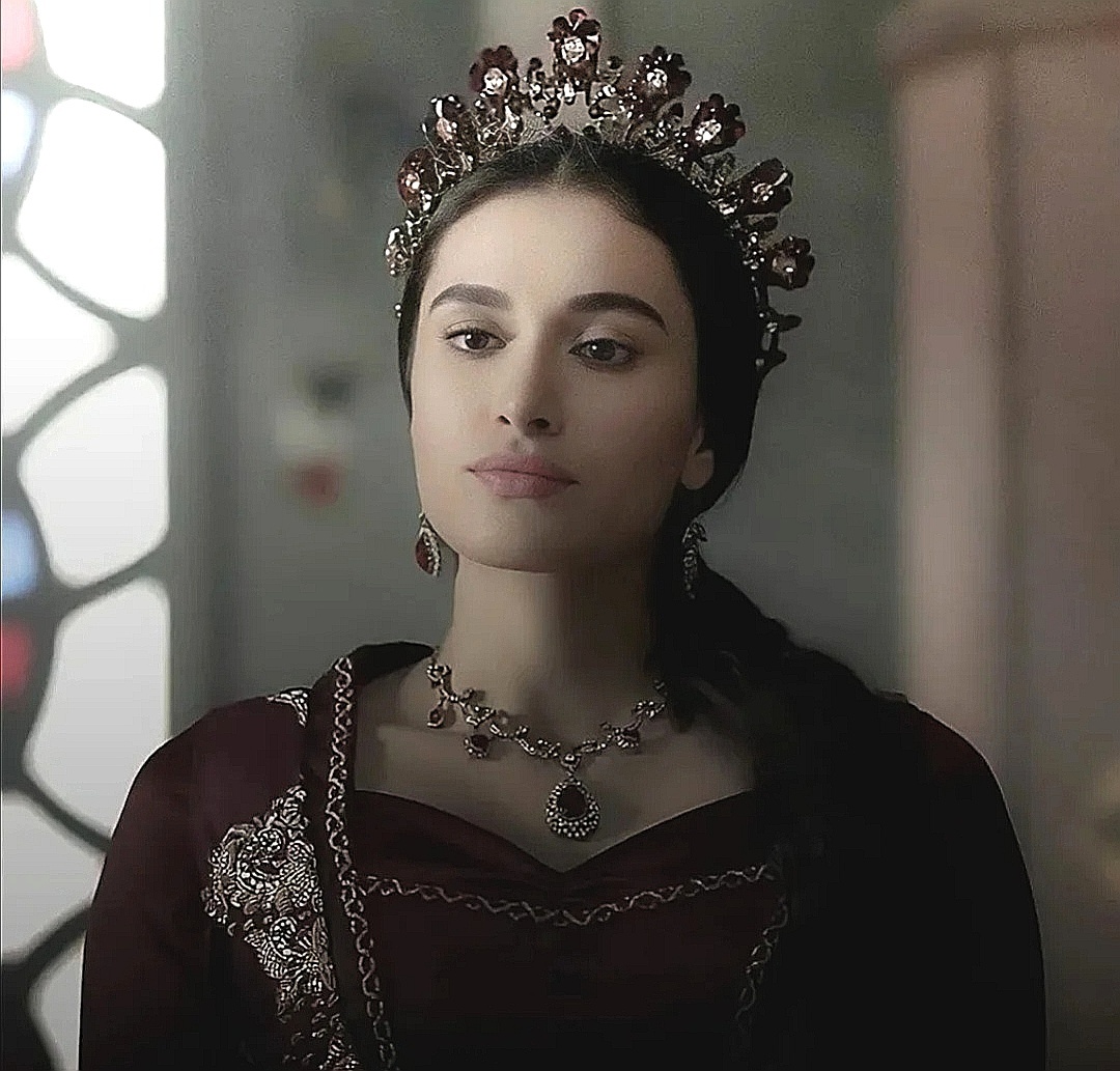 Валиде Турхан.