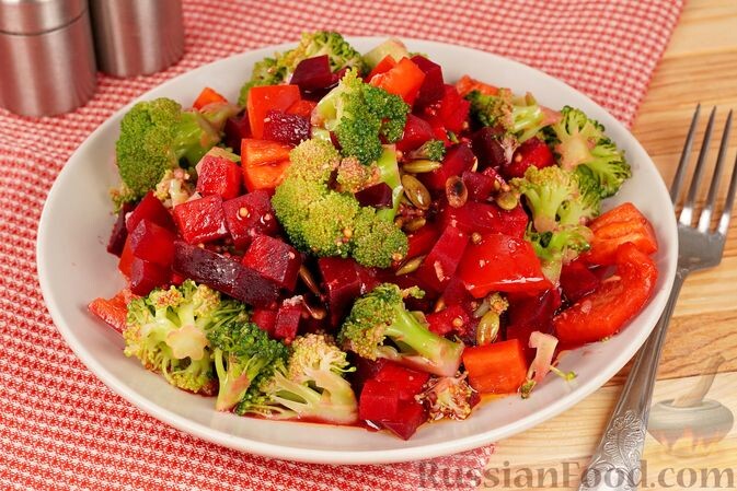 капуста брокколи, перец болгарский, свекла, семечки тыквенные, масло оливковое, соус соевый, сок лимонный, семена кориандра, мёд, перец чили, корень имбиря, чеснок, горчица, соль, перец чёрный молотый