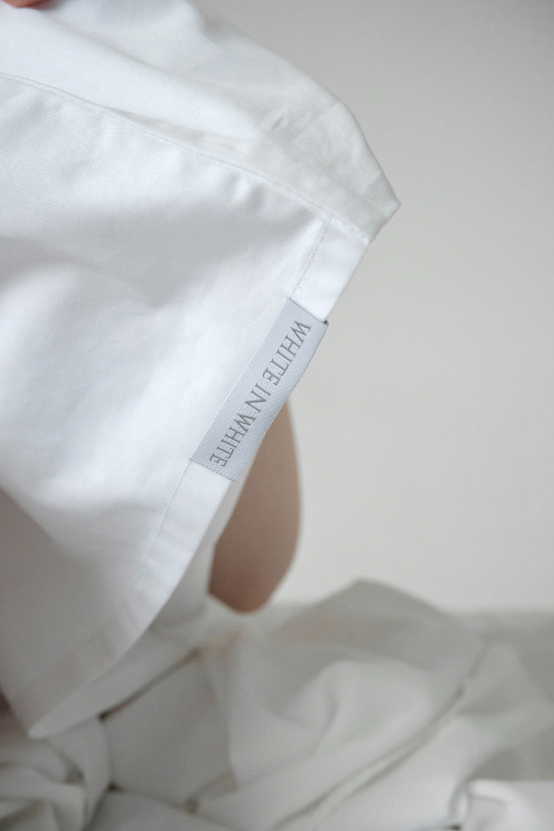 Постельное белье White in White изготовлено из плотного белого мако-сатина