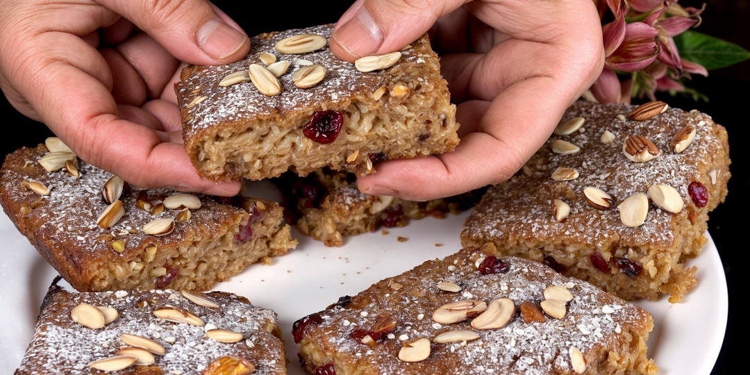 Заменила в рецепте муку и сахар на полезные ингредиенты.Получила ароматную овсяную выпечку. Можно на ПП