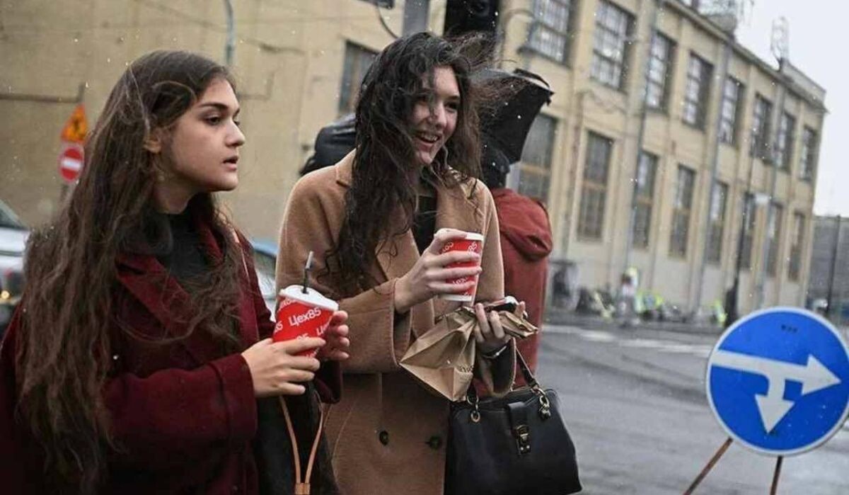     Девушки в Петербурге. Источник: kp.ru Автор фото: Алексей Булатов