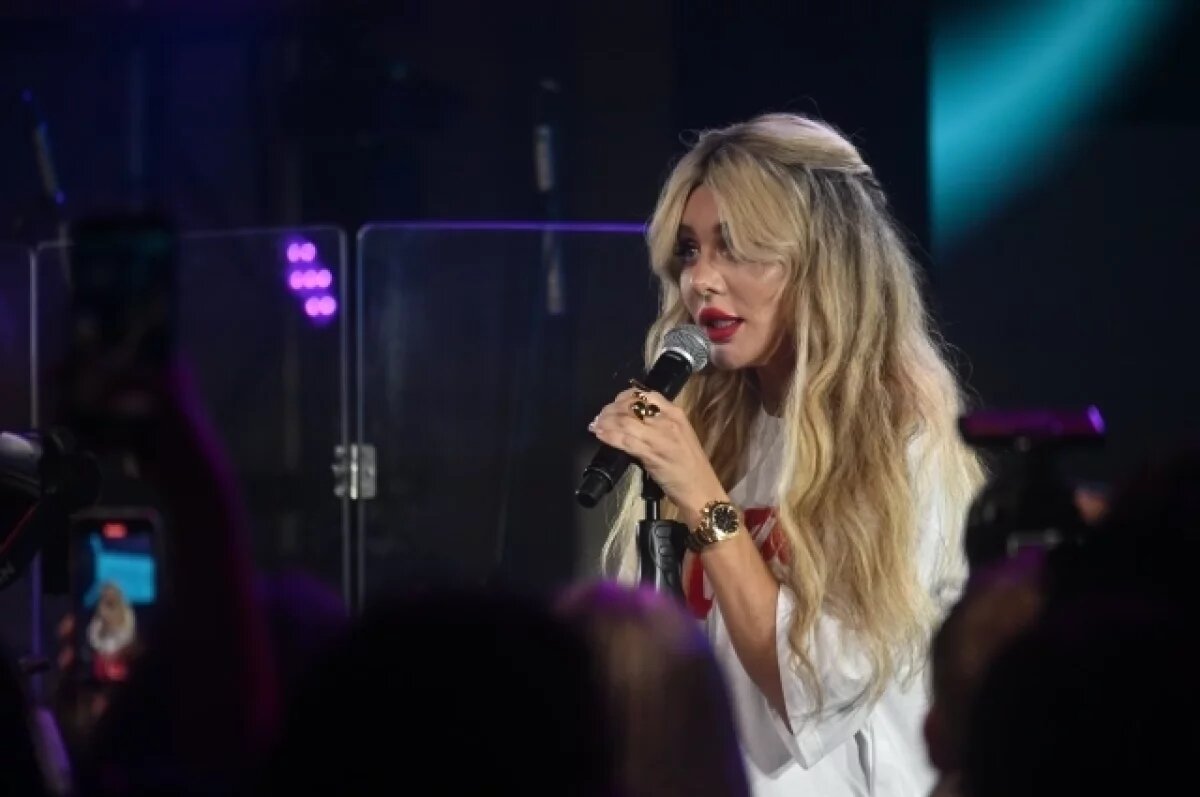    Седокова показала отрывок клипа на новую песню, посвященную Тимме