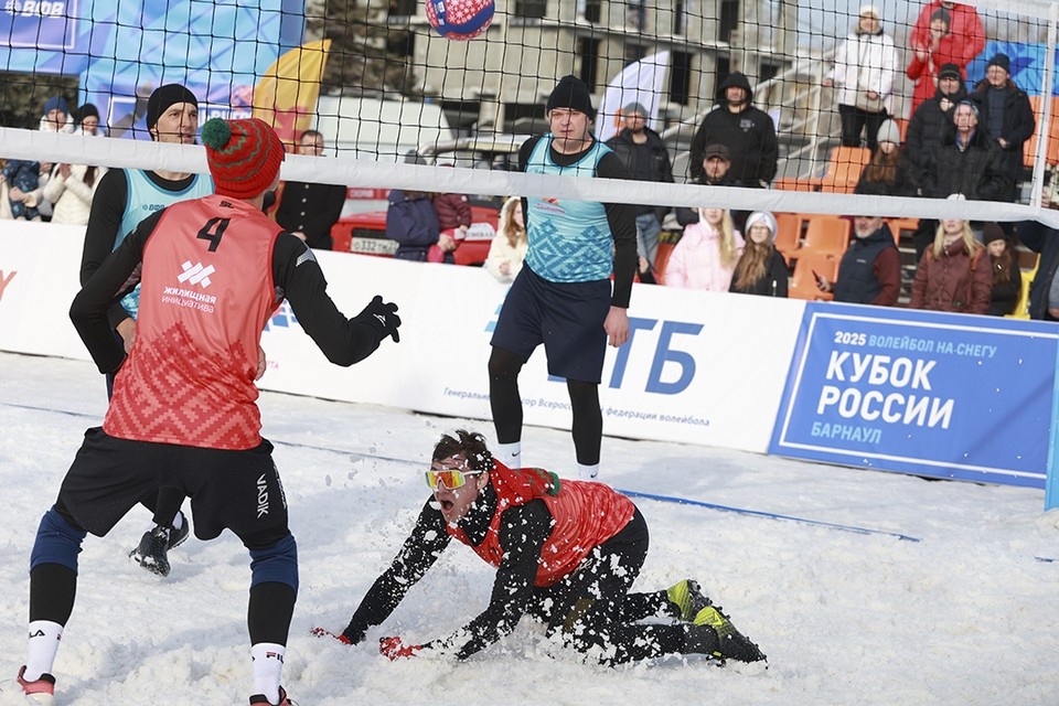    Этап Кубка России по волейболу на снегу в Барнауле Олег УКЛАДОВ
