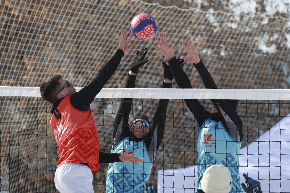    Этап Кубка России по волейболу на снегу в Барнауле Олег УКЛАДОВ