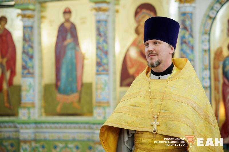    Андрей Канев принял священный сан в 1998 году, через год после окончания Уральского государственного университета