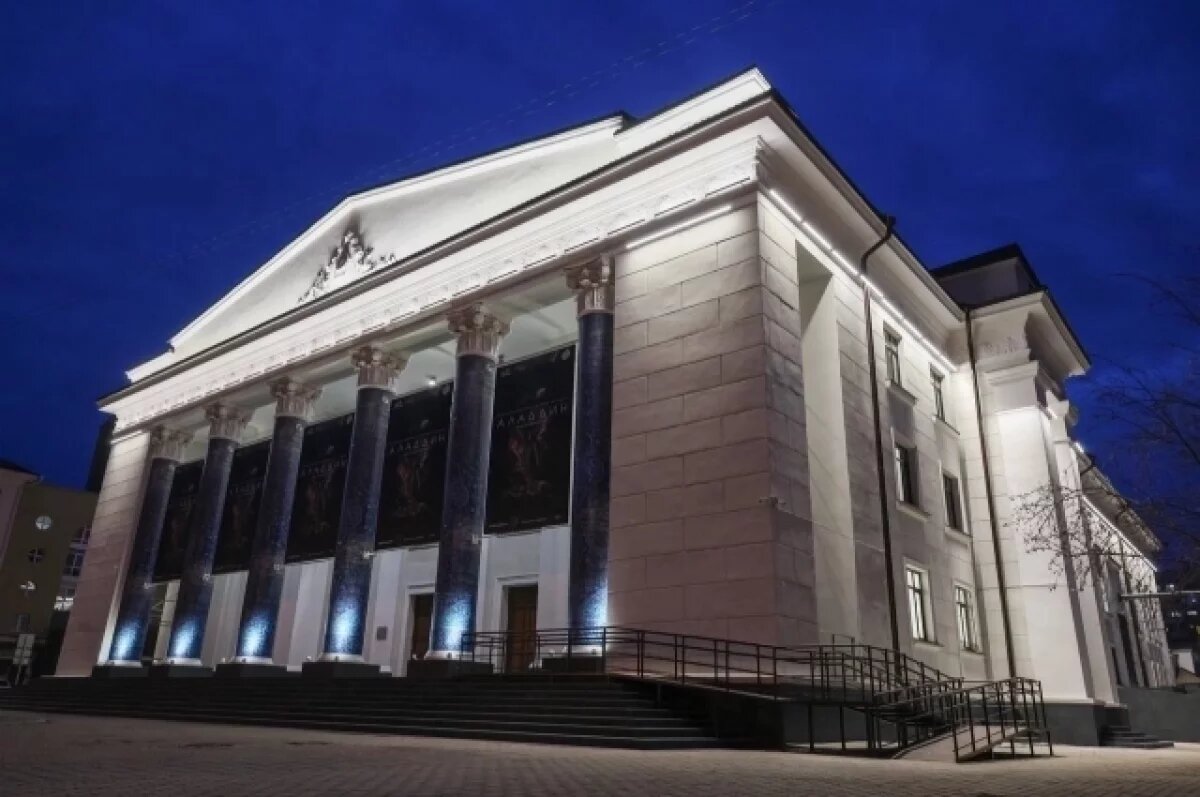    На правом берегу Красноярска расположен всего один театр.