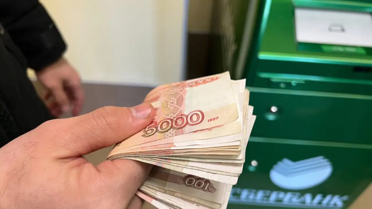    Наличные российские рубли.