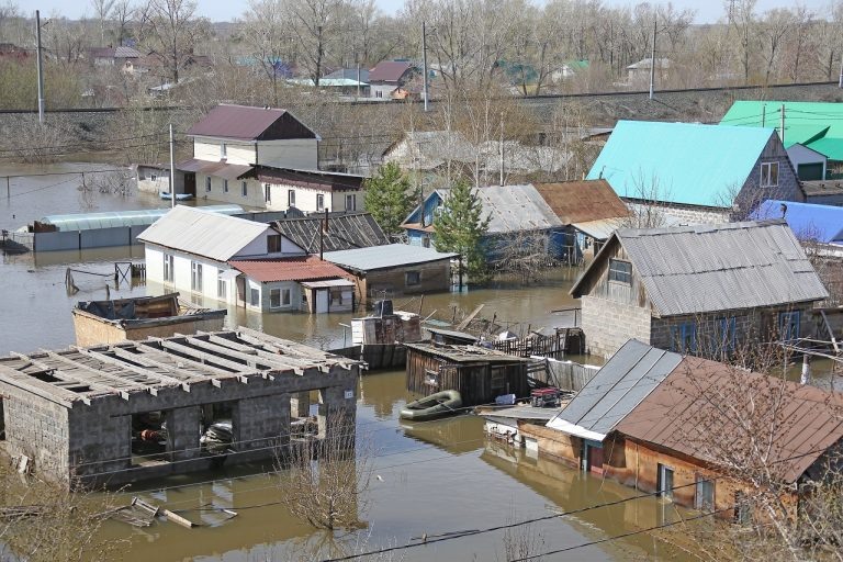    В Оренбуржье до 1 июля продлили сроки подачи заявлений на выплаты пострадавшим от паводка Оренбуржье