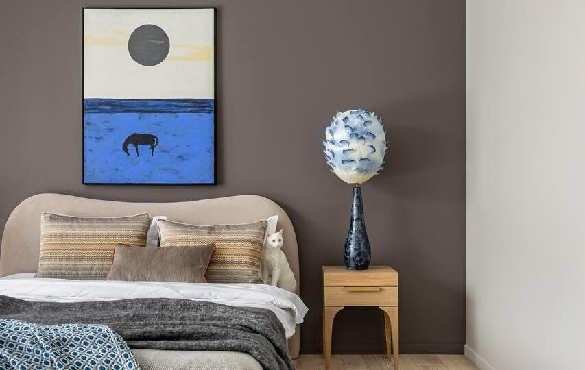 Арт-акценты в интерьере: как перестать жить в скучном бежевом и добавить характер