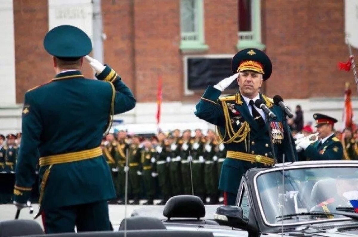    Глава Дагестана поздравил заместителя главкома сухопутных войск с 52-летием