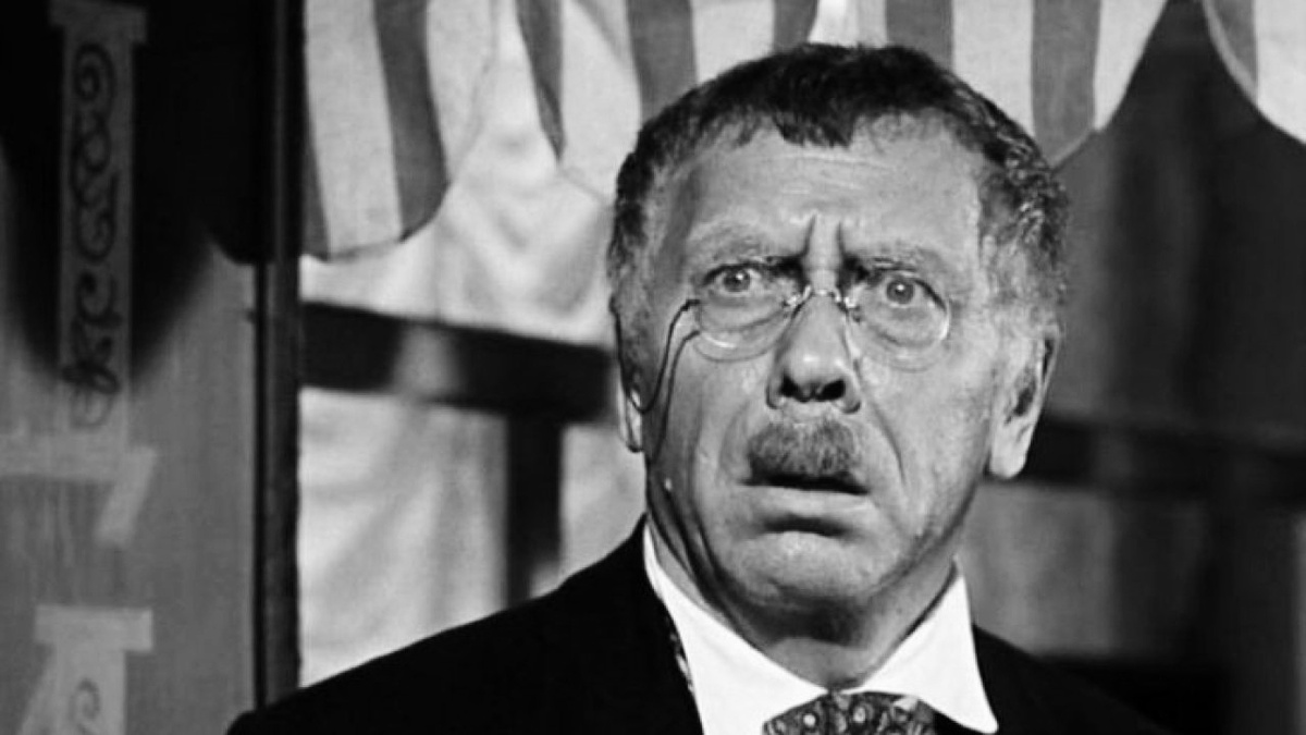 До сих пор больно вспоминать как "почтили память" Анатолию Папанову на Первом канале, показав передачу, где львиную часть времени обсуждали аборты его жены и его уход