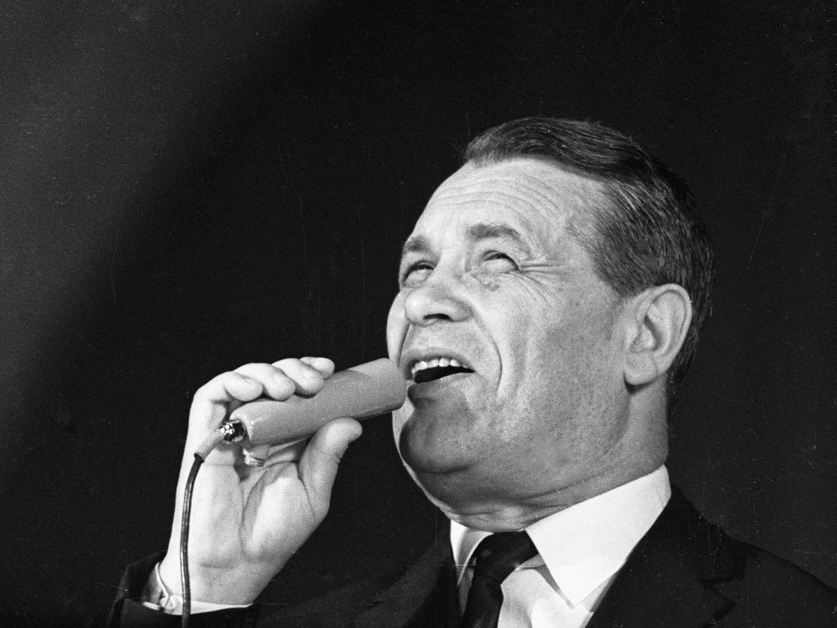 Марк Бернес