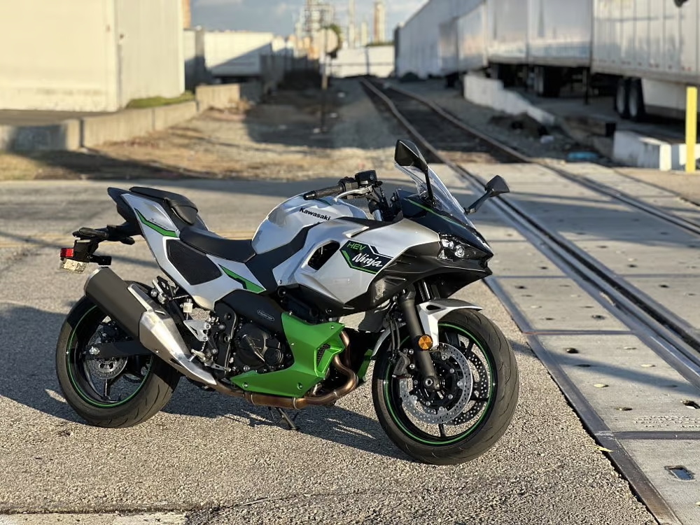 Kawasaki Ninja 7 Hybrid 2025