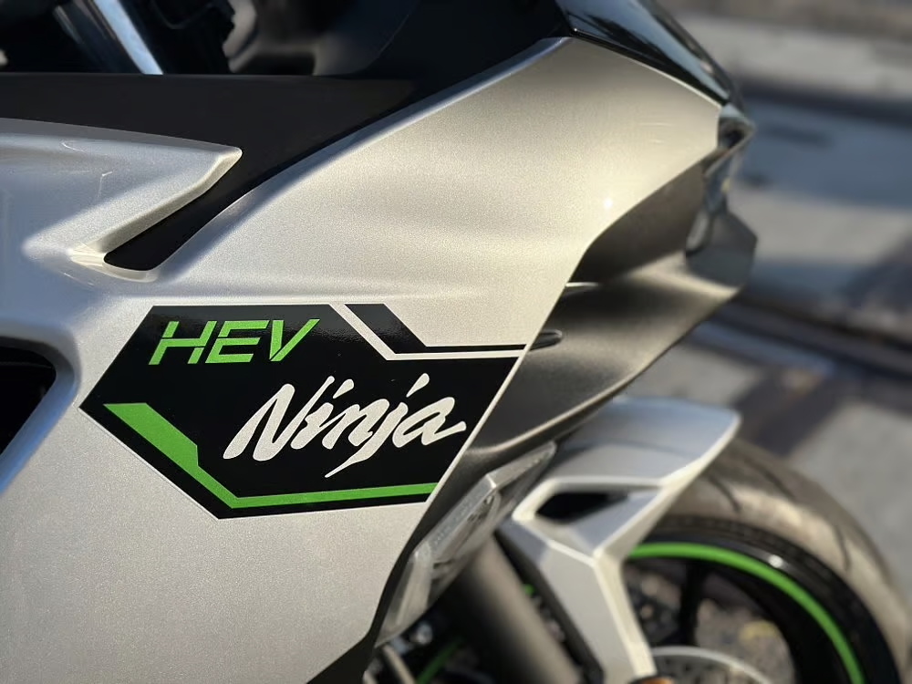 Kawasaki Ninja 7 Hybrid 2025