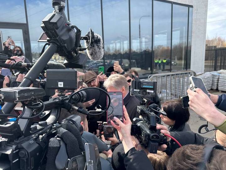  Дмитрий Песков на похоронах Бедроса Киркорова / Фото: «Вечерняя Москва»