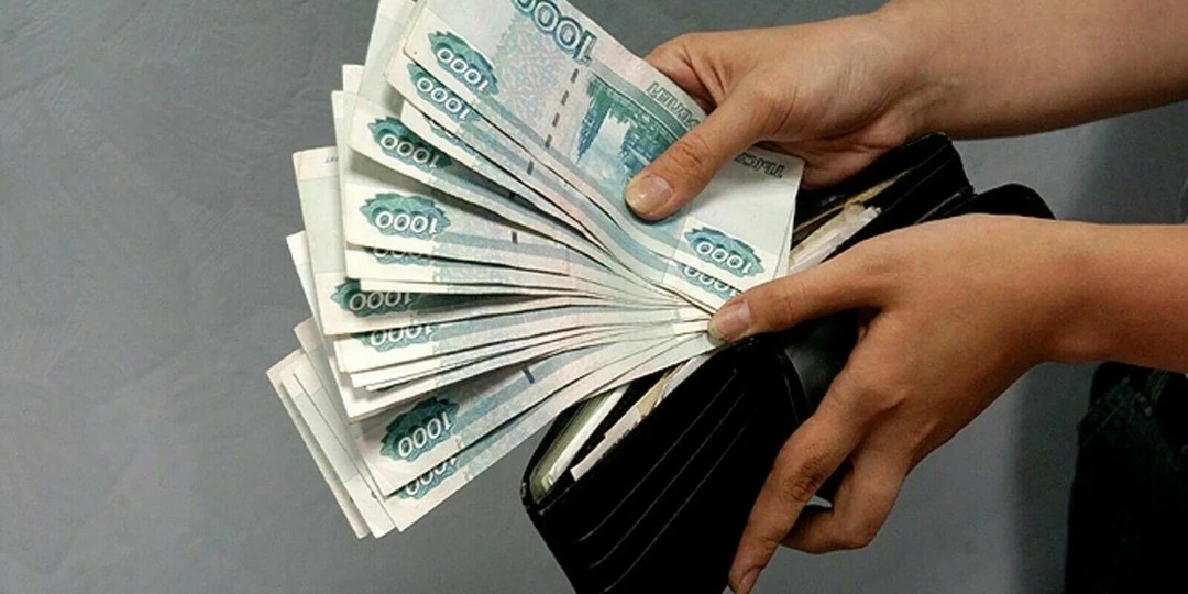 Работодатель повысил оклад, но урезал премии: законна ли такая «индексация» и как защитить свои права