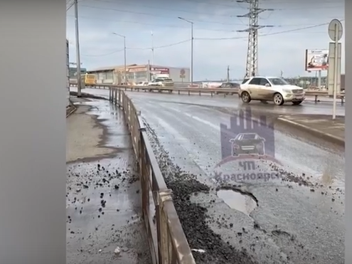     Красноярские автолюбители столкнулись с первыми весенними ямами