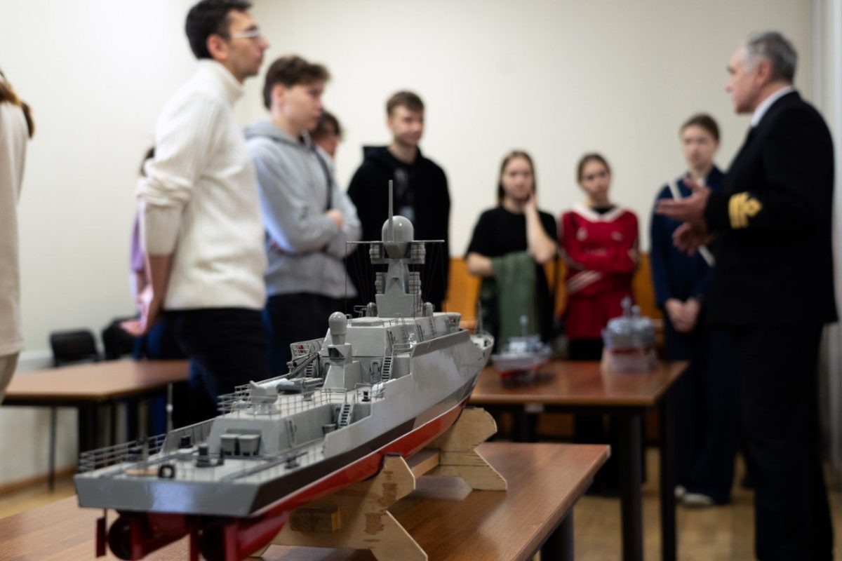    Нижегородские школьники встретились с морскими и речными офицерами в рамках проекта «Диалоги с героями»