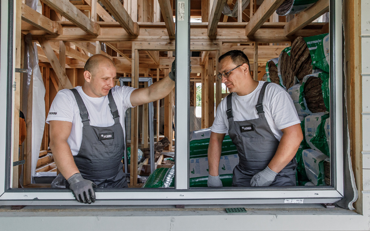 Можно вызывать замерщиком и установщиков, а можно справиться самим
