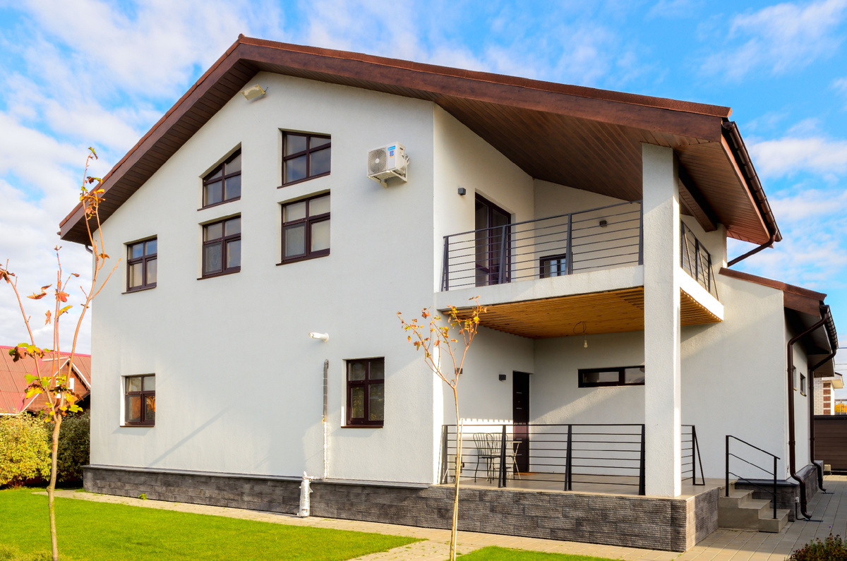 Окна в такой дом можно быстро установить самому и сэкономить на монтаже