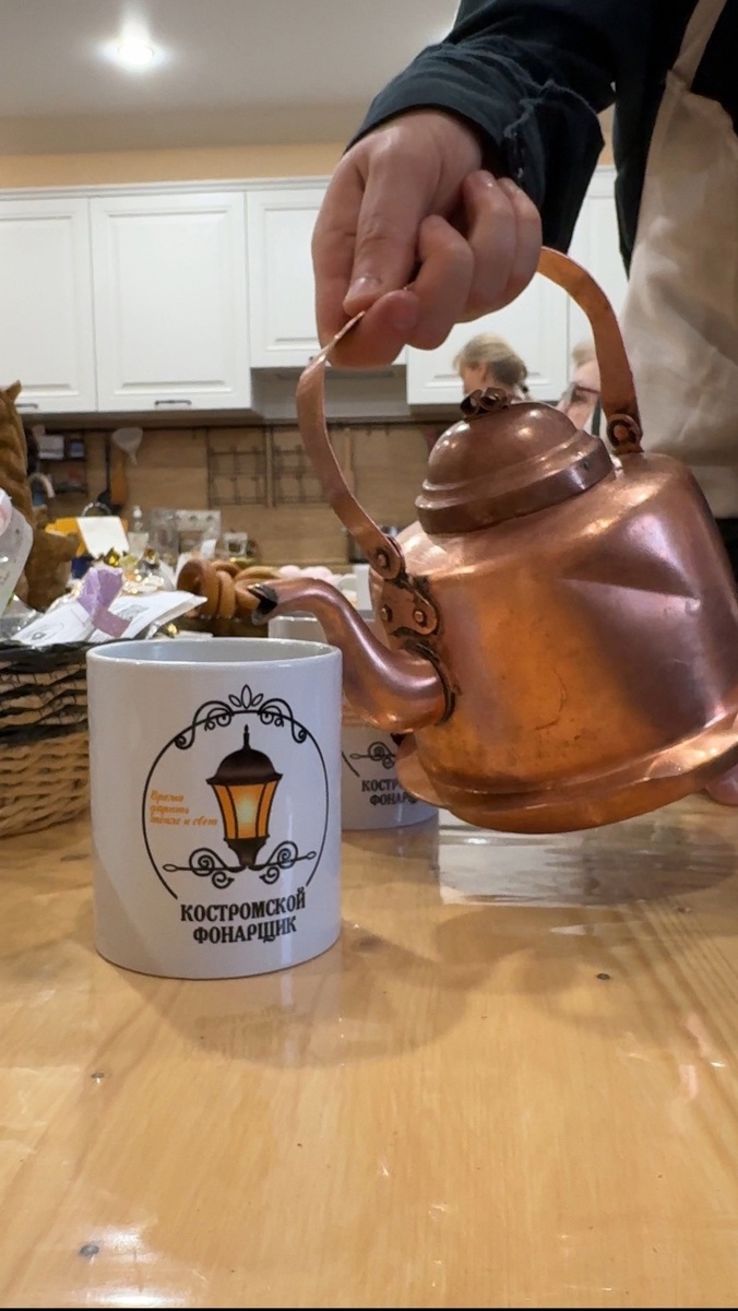 Экскурсия проводится в мастерской Костромского фонарщика