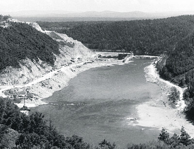 Талаканский створ, фото середины 80-х годов. Работы в котловане идут полным ходом.