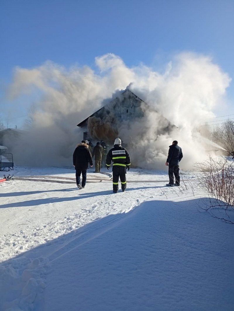    Гараж с иномаркой сгорели в Кемском районеОПС по Кемскому району / VK