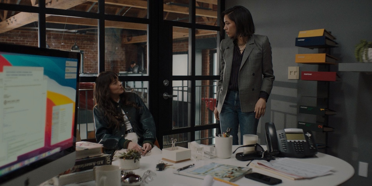 Но работа Джейн собирается разлучить подружек