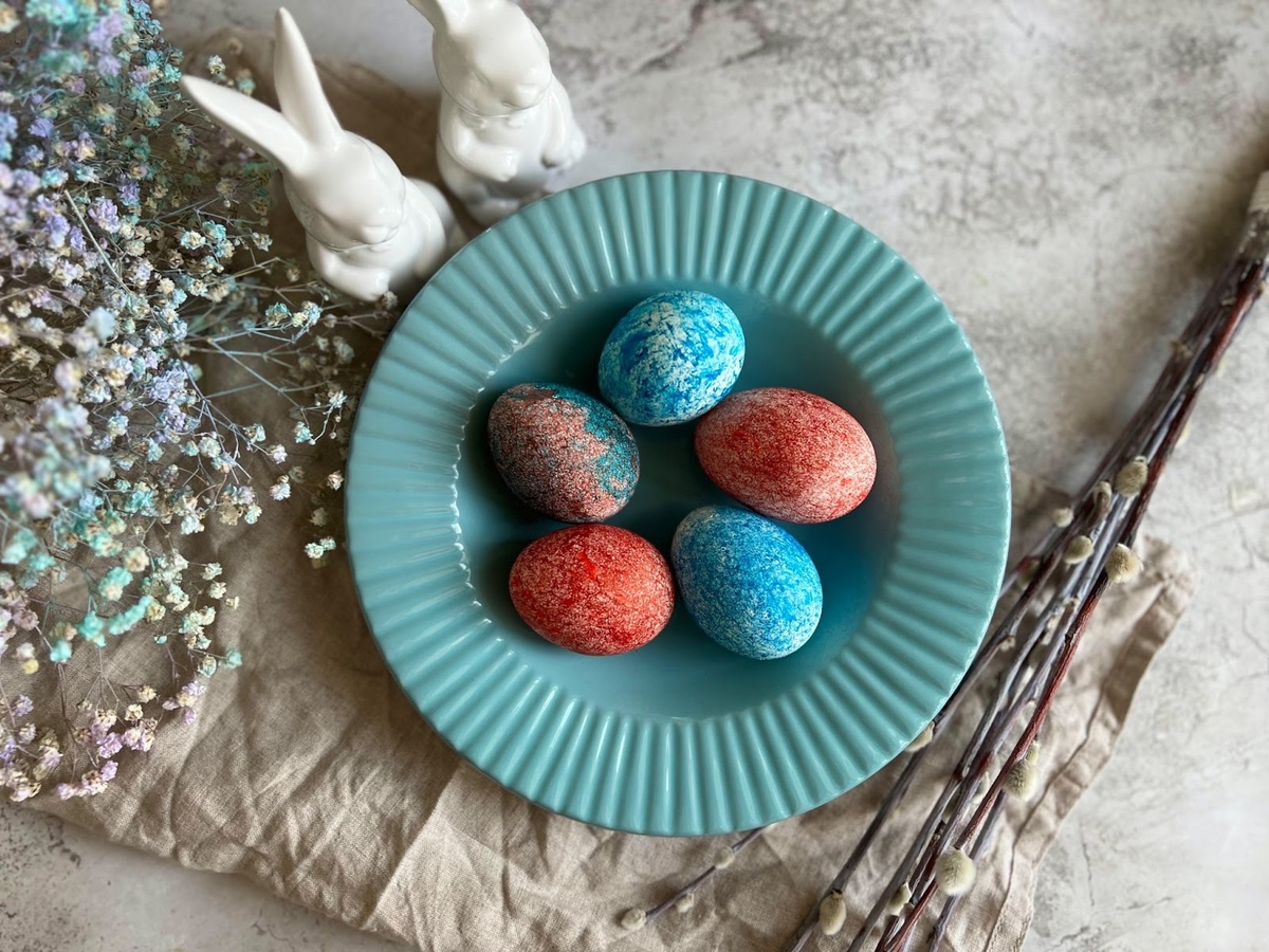 Пасхальные яйца в рисе – Сладкий Персик