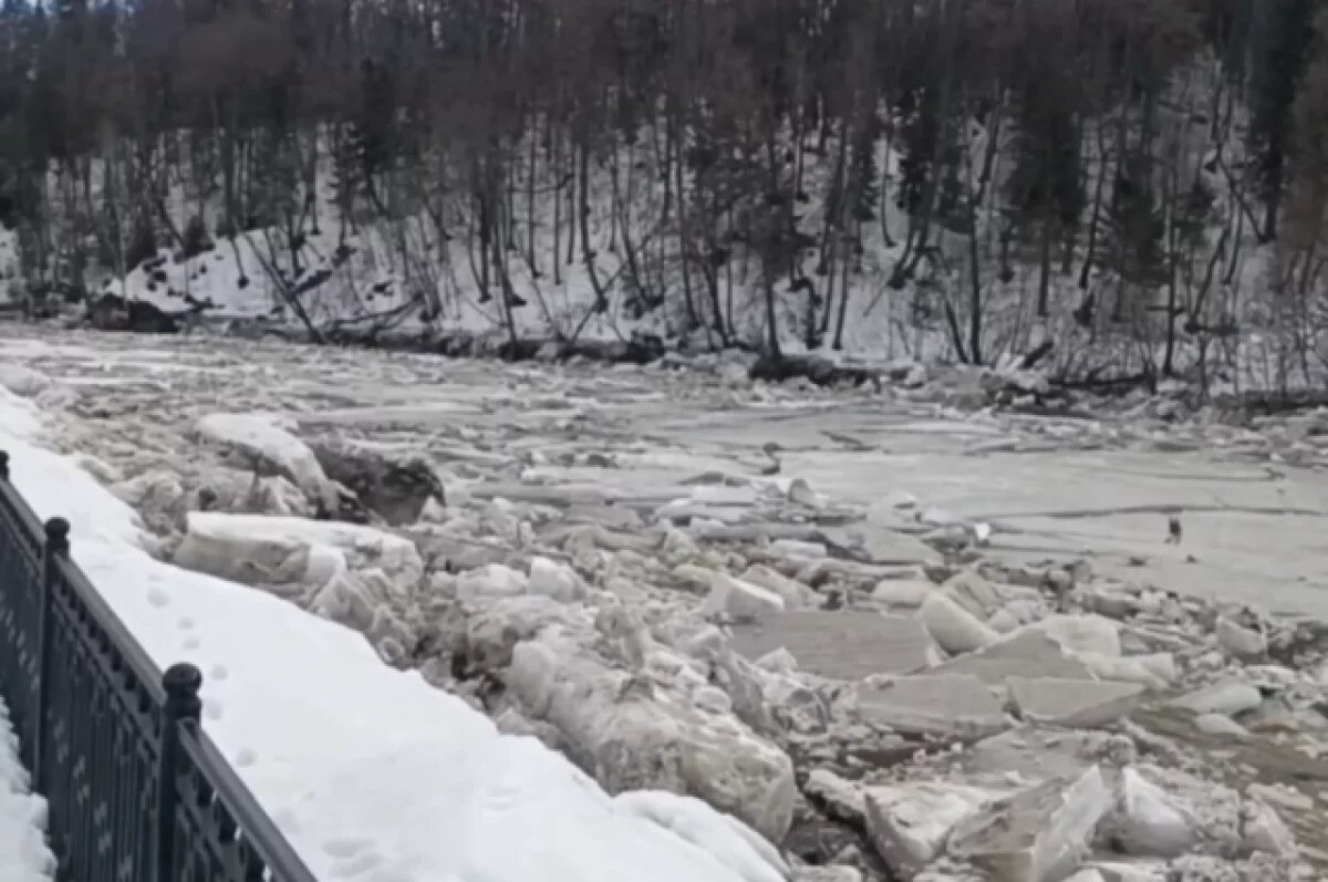    От паводковых вод освободились оставшиеся участки в Аше