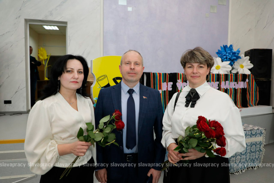     В Копыле чествовали работников бытового обслуживания населения и ЖКХ