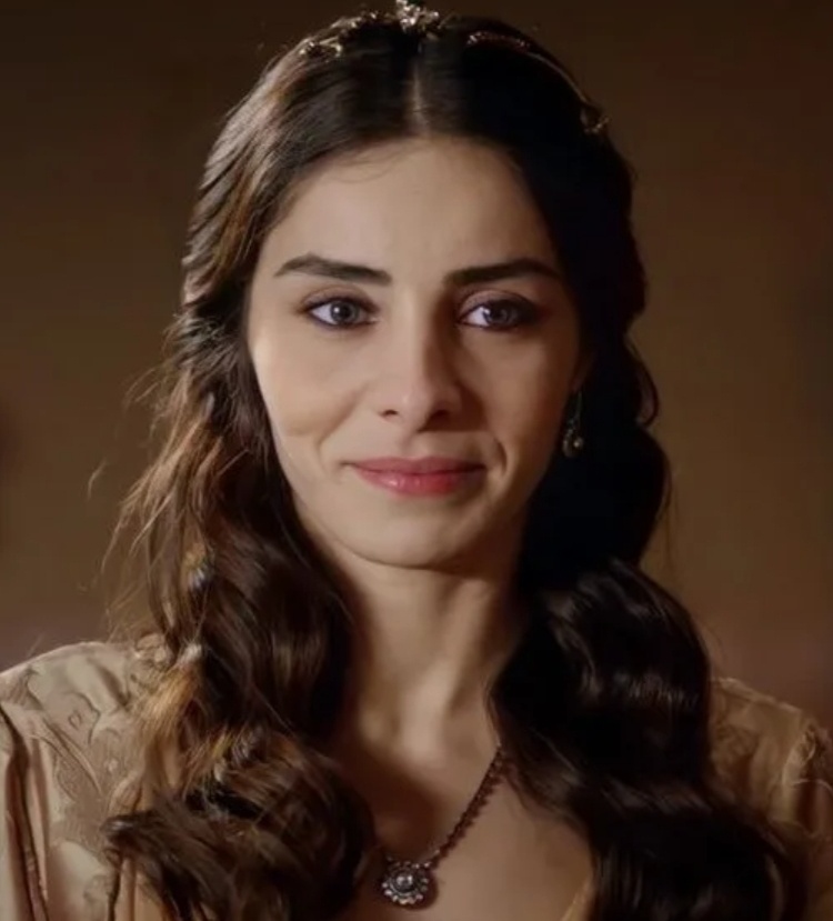 Махидевран вышла из покоев султана счастливой